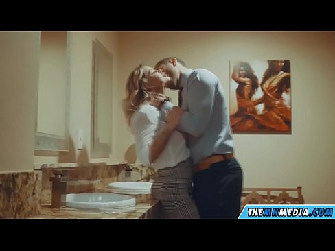 ❤️ Nuair a mheallann blonde busty tú i seomra scíthe poiblí Porn crua uainn ga.risegame.top